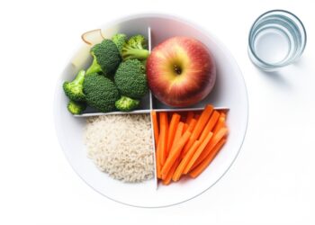 INFOGRAPHIC – NHỮNG NGỘ NHẬN VỀ DINH DƯỠNG TRẺ EM